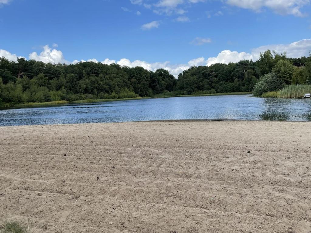 Freistehendes Ferienhaus Am See Naehe Roermond Heel المظهر الخارجي الصورة