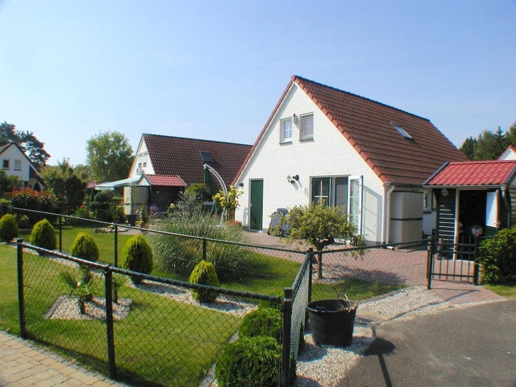 Freistehendes Ferienhaus Am See Naehe Roermond Heel المظهر الخارجي الصورة