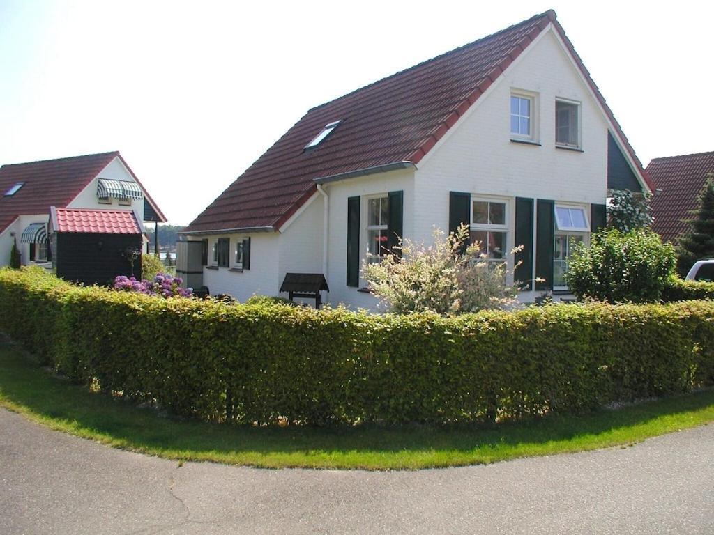 Freistehendes Ferienhaus Am See Naehe Roermond Heel المظهر الخارجي الصورة