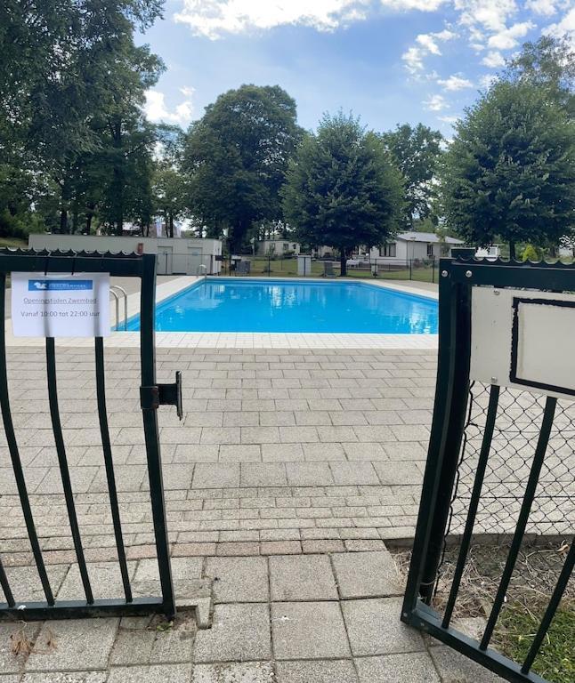 Freistehendes Ferienhaus Am See Naehe Roermond Heel المظهر الخارجي الصورة